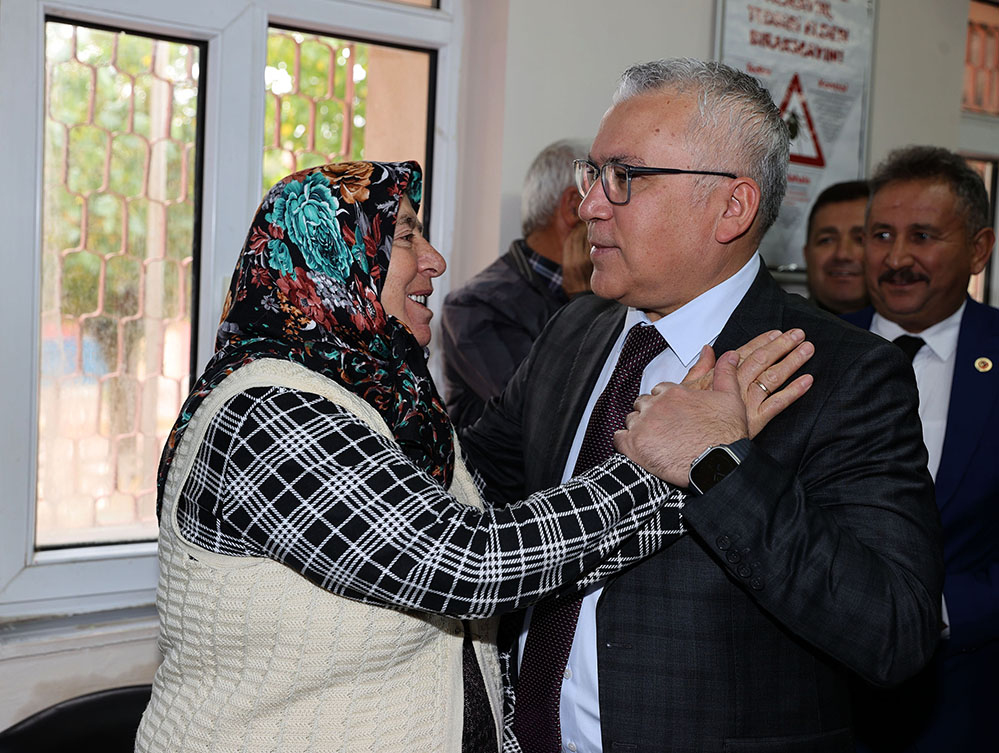 Vali Yılmaz Şimşek Güneykaya Beldesini Ziyaret Etti