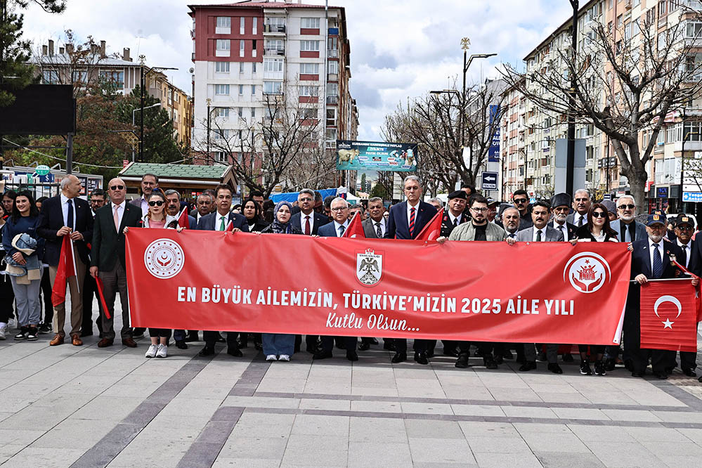 'Aile Günü' Nedeniyle Kortej Yürüyüşü Gerçekleştirildi